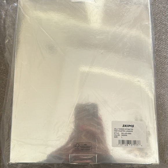 Skims, jelly, sheer high waisted leggings size large - Picture 5 of 6